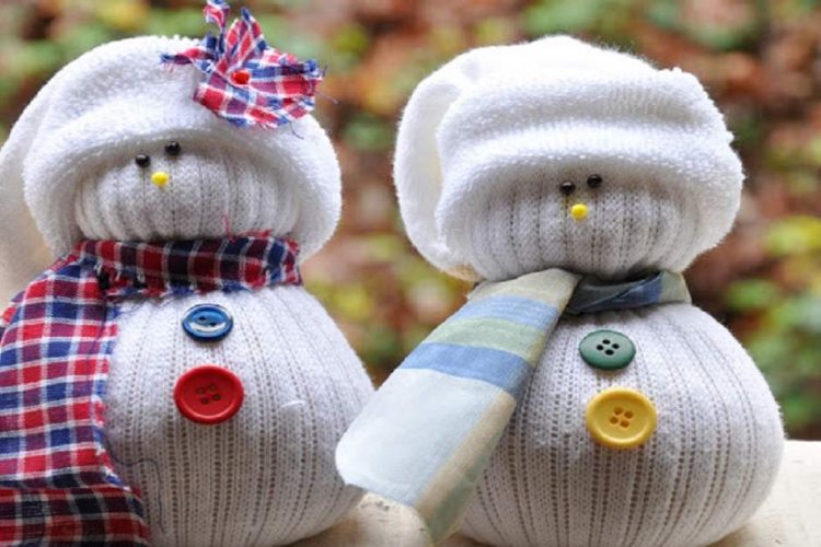 Christmas-Sock-Snowmen-Craft-750x500.jpg